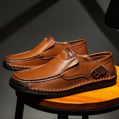 👞【38-48】Pánské nadměrné měkké kožené volnočasové boty, měkká podrážka pro pohodlí, nazouvací design (slip-on) pro snadné obutí