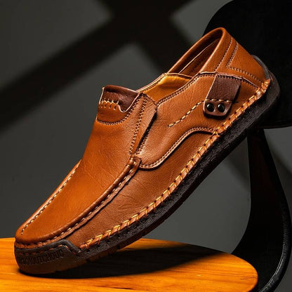 👞【38-48】Pánské nadměrné měkké kožené volnočasové boty, měkká podrážka pro pohodlí, nazouvací design (slip-on) pro snadné obutí