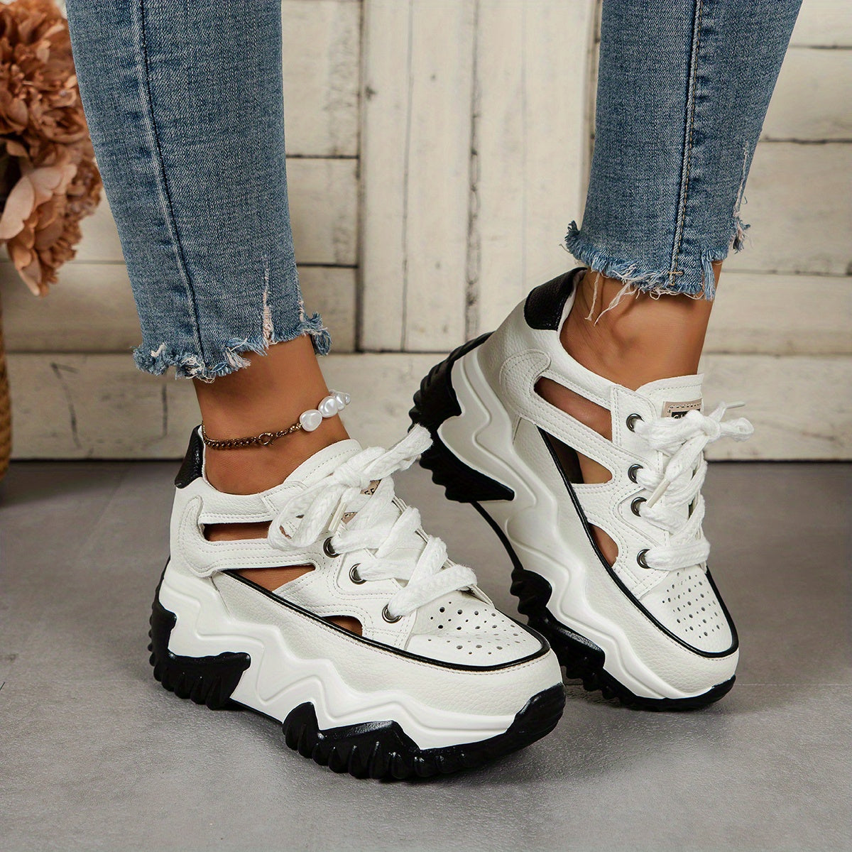 🔥【Produs bestseller】【35-40】Sandale cu pană cu design decupat pentru femei, pantofi de exterior cu șireturi respirabili, sandale casual cu platformă