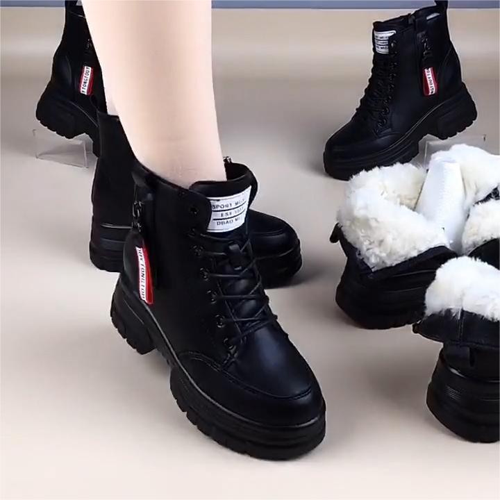 Nové semišové ležérne zimné čižmy s hrubou podrážkou a flísovou podšívkou.